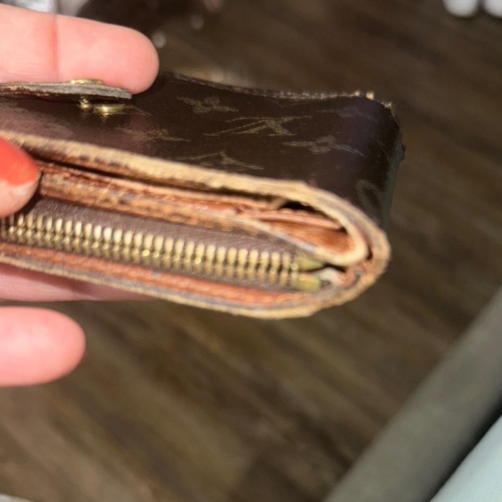 Louis Vuitton Monogram Wallet has a little wear on Corner good condition cute 🥰 - Picture 10 of 16
